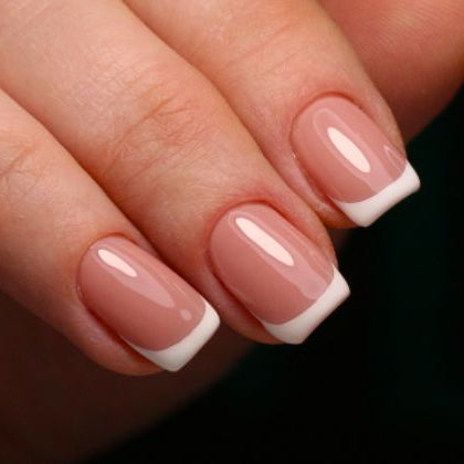 Everything You Need To Know About Cat Eye Nails