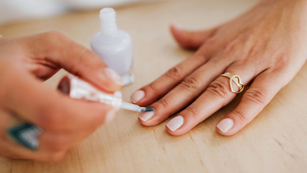 Neutral nail colours