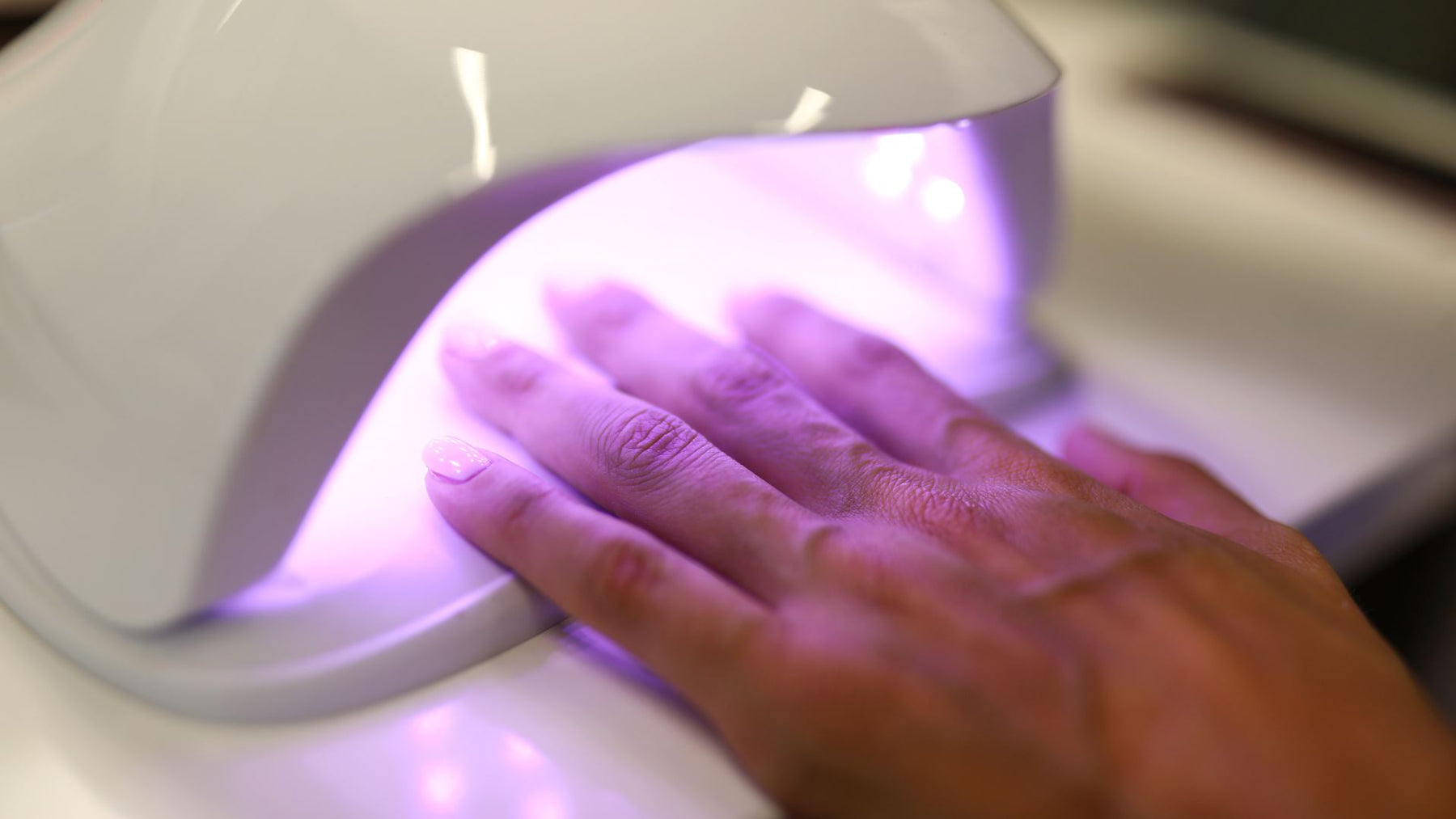 The Benefits Of Using UV Nail Lamps For Gel Nails