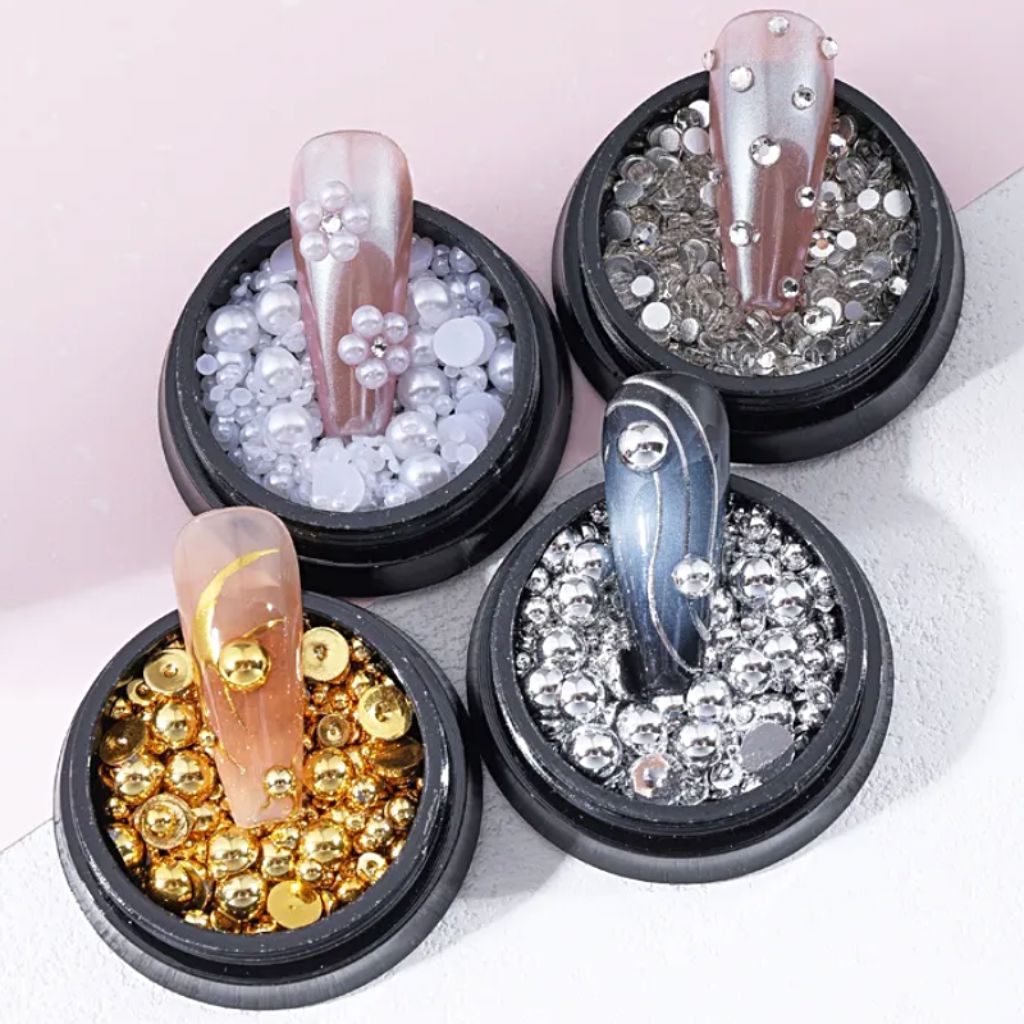 silver for 3D manicures, with sample nail tips