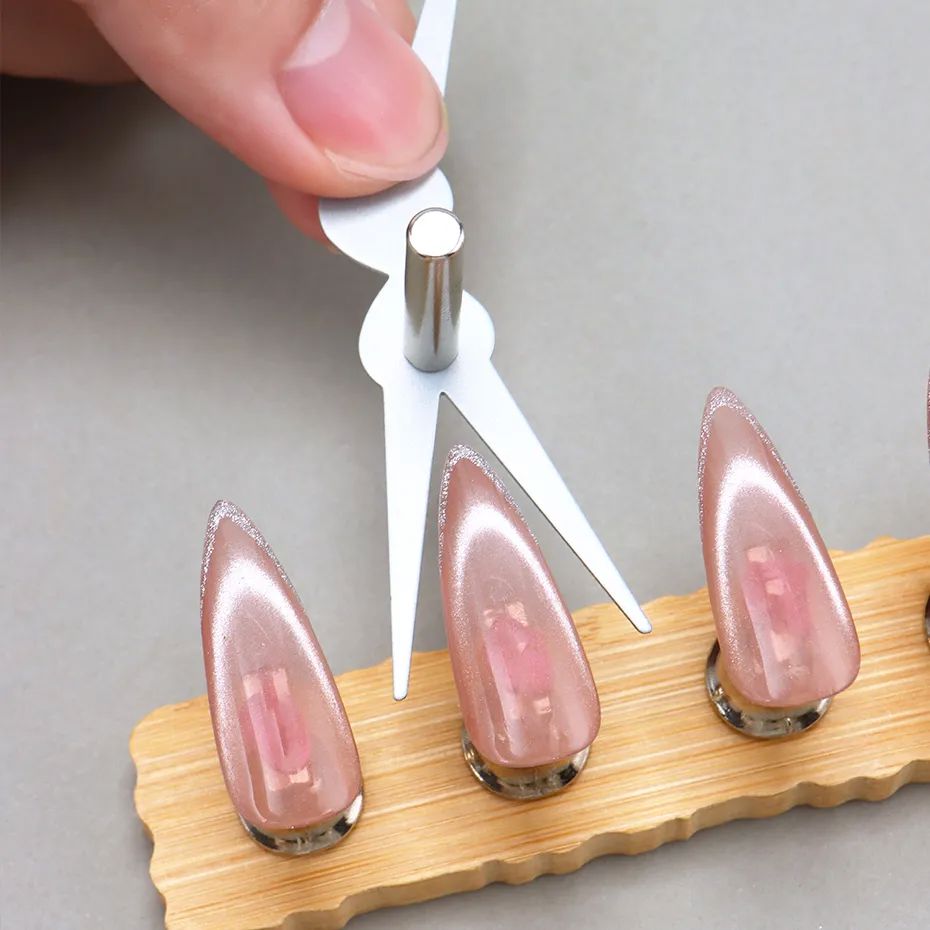 Scissor-shaped double-ended cat eye magnet tool shaping pink magnetic gel cat-eye nails on nail stand