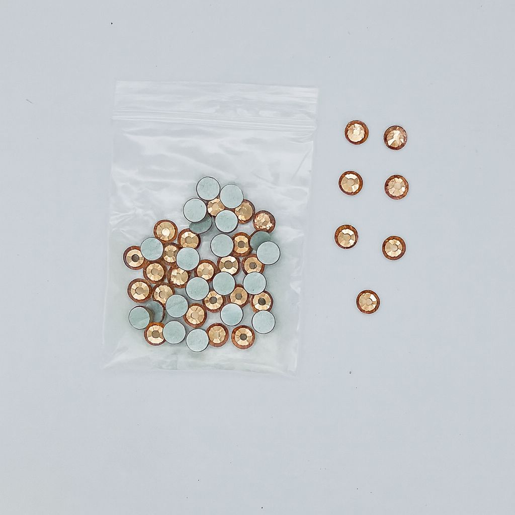 Gold round nail art rhinestones — 4.5 mm (R13) — zip bag with loose sample pieces