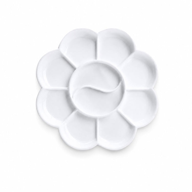 White flower-shaped nail art colour mixing palette with smooth multi-well design for gel polish blending and custom salon nail art colours